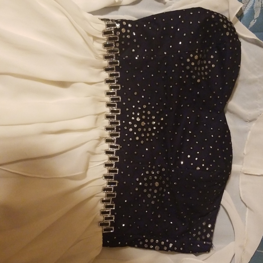 Dress - Picture 4 of 4
